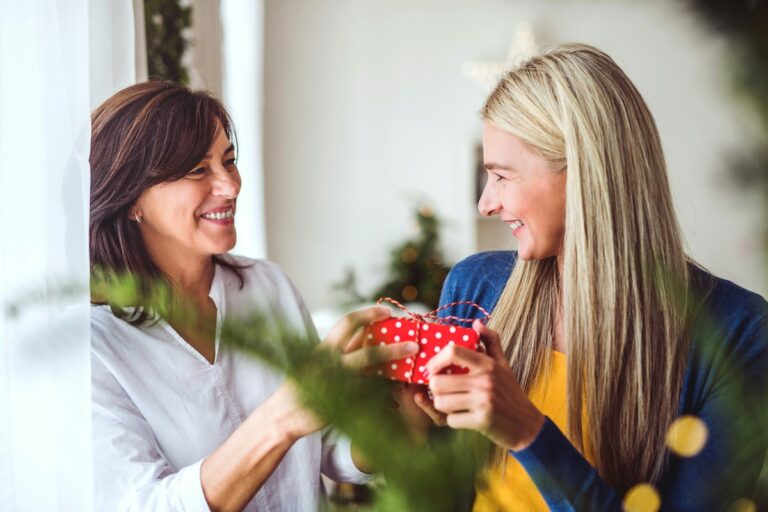 The Best Dental Health Tips for Maintaining Dental Implants During the Holiday Season